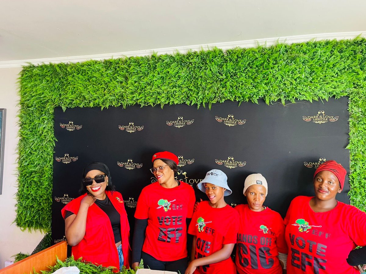 AbutiRocka2K's tweet photo. Sikhokhele Malema.
#Fighters #Amandla #SofundaNgenjani #RegisterToVoteEFF https://t.co/KLCoA9T1EB