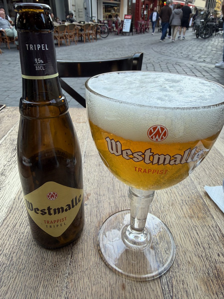 EtiquetteQueen's tweet image. When in Belgium . . . 

#beer #belgium #belgiumbeer #Brussells #westmalle