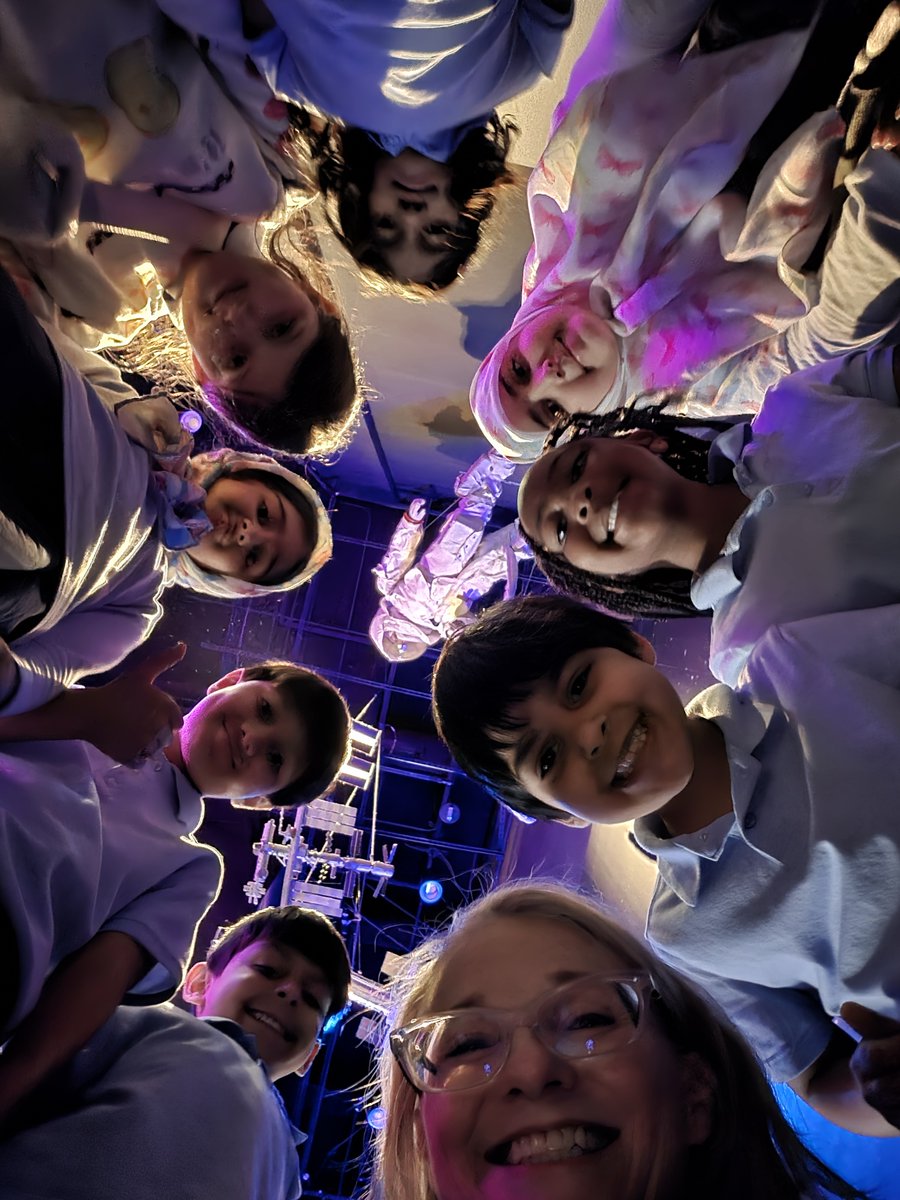 pprepschool's tweet image. Curiosity looks like this. ✨
When students are engaged, connected, and full of wonder, learning is unforgettable. These moments build confidence, spark questions, and make school meaningful.
#StudentLife #HandsOnLearning #CuriousMinds #STEMEducation #LearningTogether #school