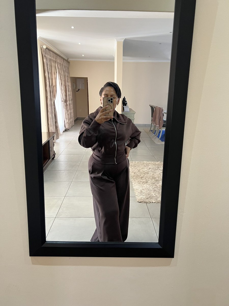 ThuliZangqa's tweet image. Someone said to me today ndazenzela iqiniso by losing all the weight. That’s over 30kgs by the way! 💁🏽‍♀️

#weightloss #bodygoals