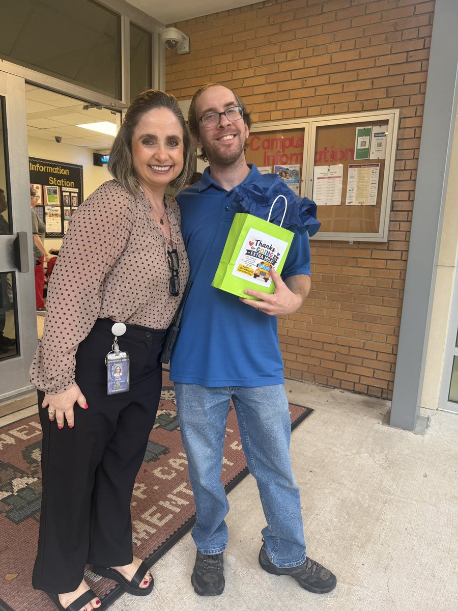 FPCaillet's tweet photo. Caillet appreciates our amazing bus drivers! You are the first smile in the morning and the last goodbye in the afternoon—thank you for all you do! 🌟🚌@wtwhitevt @Region6_DISD https://t.co/Jfg1ZyhgoF