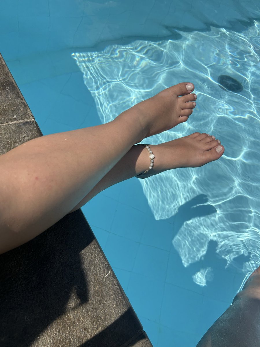 caa_feet tweet media