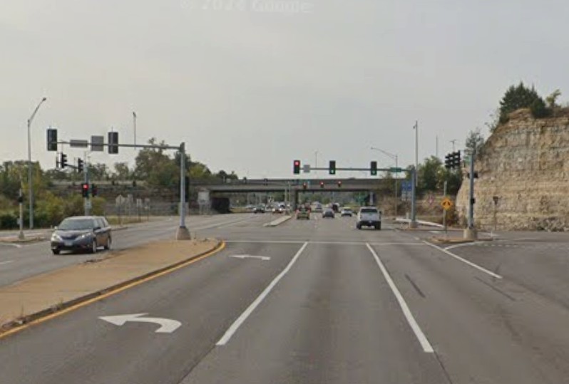 MoDOT_StLouis's tweet photo. 📣 Find out more about upcoming road and bridge construction along I-44 between Route 109 and Route 141 at our public meeting! The meeting is at: he Timbers of Eureka Recreation Center (2nd Floor),  May 12 | 4–6 p.m. Details: https://t.co/JM4MJybuaG
#MoDOT #PublicMeeting https://t.co/fTXmGchRb4