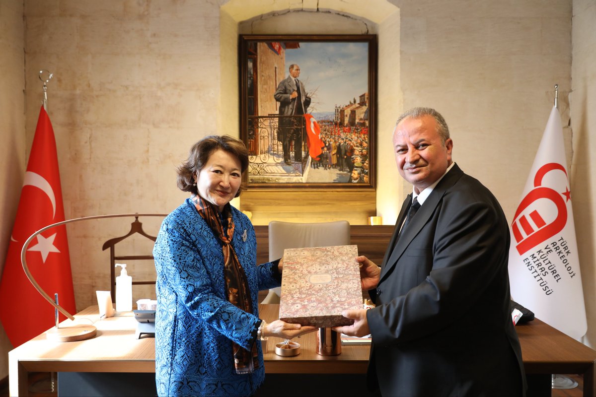 takmeorg's tweet photo. 1️⃣ Türk Kültür ve Miras Vakfı Başkanı Sayın Prof. Aktoty Raimkulova'yı Enstitümüzde ağırladık.
Türk dünyasının ortak mirasının korunması ve uluslararası alanda tanıtılması yönünde stratejik ortaklık imkanlarınının ve gerçekleştirilebilecek iş birlikleri olanaklarının gündeme… https://t.co/JAazOxijyy