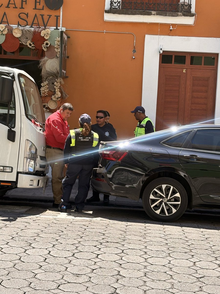 alxrae's tweet photo. Así roban los de chaleco verdad a los ciudadanos que trabajan honradamente 😡🤬 https://t.co/28KwHZqjen