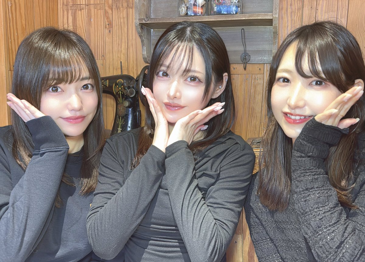 pyoonchiiiii's tweet photo. 2日目もゆのちゃん、とみみBIGLOVE
めいどりーみんへぶんずのオープニングメンバー本当にみんな可愛くていまだに仲良くしてくれて大好き🥹💓
ずっと仲良くしてくれてありがとうだし、本当に気が合いすぎる🥹🫶
私のかわいい自慢の子達😌🪽 https://t.co/QkudxQOA8P