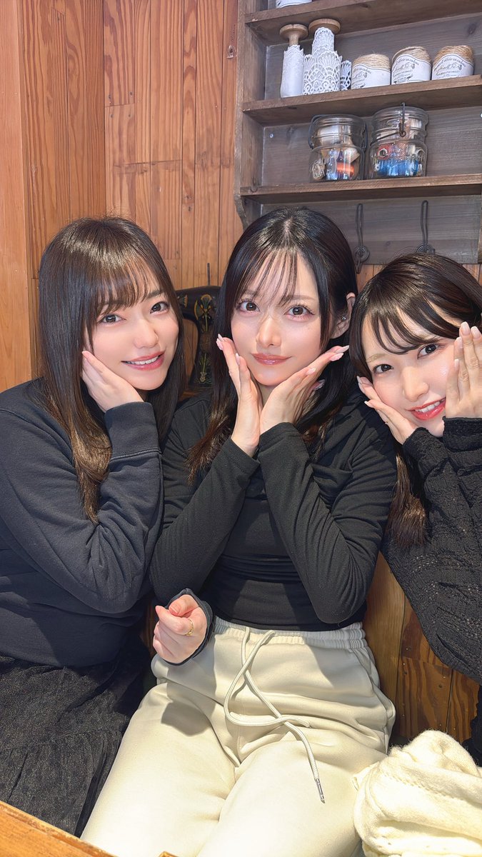 pyoonchiiiii's tweet photo. 2日目もゆのちゃん、とみみBIGLOVE
めいどりーみんへぶんずのオープニングメンバー本当にみんな可愛くていまだに仲良くしてくれて大好き🥹💓
ずっと仲良くしてくれてありがとうだし、本当に気が合いすぎる🥹🫶
私のかわいい自慢の子達😌🪽 https://t.co/QkudxQOA8P