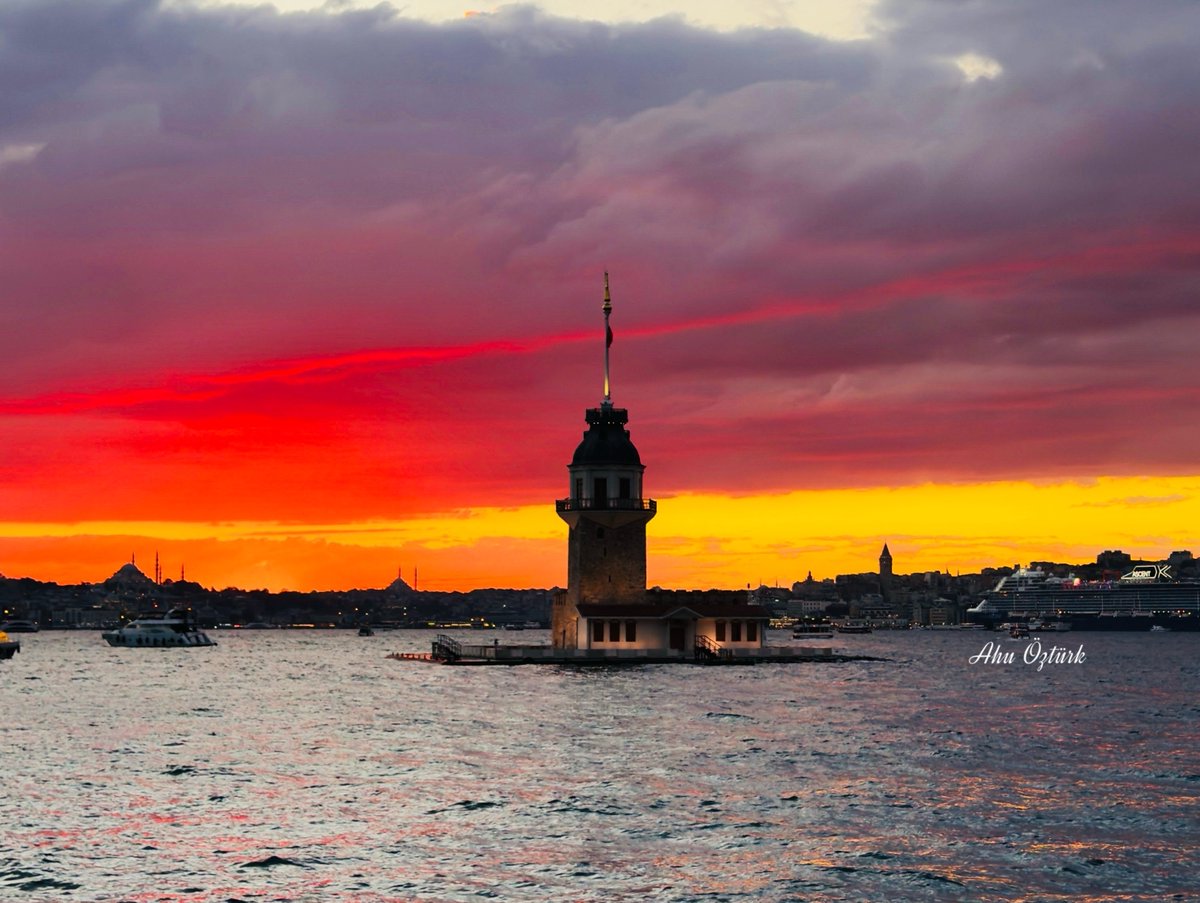 Ahu Öztürk tweet media