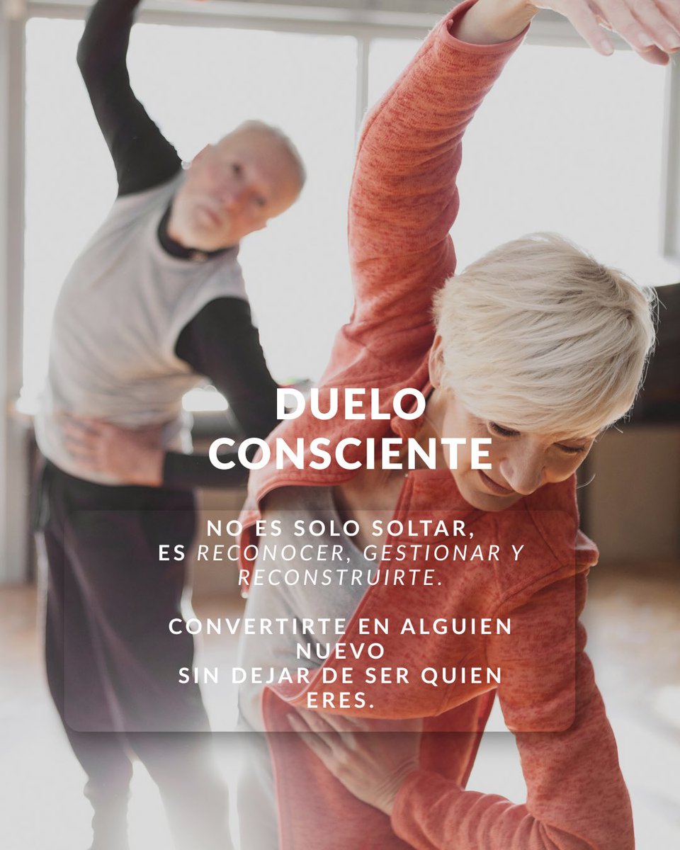 ileanamontero's tweet photo. ¡Buen martes! ☕️🌿 Desliza ➡️➡️➡️

👉🏻 Este tipo de crisis son momentos naturales y propios de la vida, donde no solo hay cambio… también hay pérdida, y por tanto se vive un duelo. 

✍🏻 Algunas personas viven este cambio con dolor, confusión o resistencia.

🍃Se dejan atrás etapas, roles, versiones de ti y expectativas. Lo que antes te sostenía deja de funcionar y necesitas reorganizarte.

💚Y de ahí nace un duelo, muchas veces silencioso, pero profundamente humano.
No estás retrocediendo, estás adaptándote.
Vivirlo con consciencia es parte del proceso.

✍🏻 Una idea importante: 

❤️‍🩹En este tipo de duelo no es solo gestionar y seguir, es también convertirse en alguien nuevo sin dejar de ser quien eras. 

✨Si necesitas asistencia busca un especialista avalado en 🇩🇴 o tu país. 

#dueloconsciente #saludmental #crisisvitales #ileanamontero