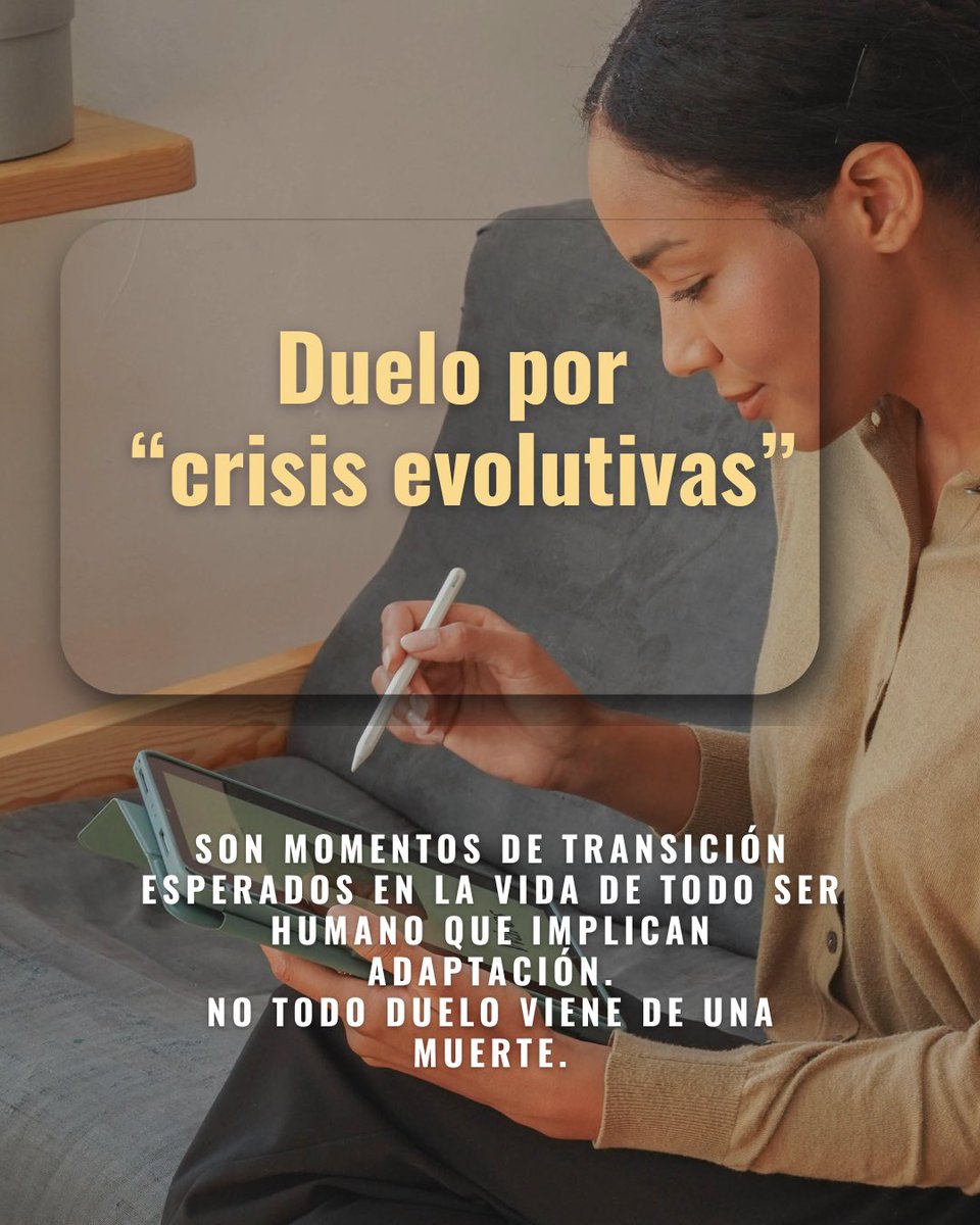 ileanamontero's tweet photo. ¡Buen martes! ☕️🌿 Desliza ➡️➡️➡️

👉🏻 Este tipo de crisis son momentos naturales y propios de la vida, donde no solo hay cambio… también hay pérdida, y por tanto se vive un duelo. 

✍🏻 Algunas personas viven este cambio con dolor, confusión o resistencia.

🍃Se dejan atrás etapas, roles, versiones de ti y expectativas. Lo que antes te sostenía deja de funcionar y necesitas reorganizarte.

💚Y de ahí nace un duelo, muchas veces silencioso, pero profundamente humano.
No estás retrocediendo, estás adaptándote.
Vivirlo con consciencia es parte del proceso.

✍🏻 Una idea importante: 

❤️‍🩹En este tipo de duelo no es solo gestionar y seguir, es también convertirse en alguien nuevo sin dejar de ser quien eras. 

✨Si necesitas asistencia busca un especialista avalado en 🇩🇴 o tu país. 

#dueloconsciente #saludmental #crisisvitales #ileanamontero