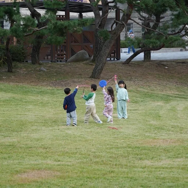 ColdTeaStories's tweet photo. "Play is the highest form of research." – Albert Einstein. 🚀 Watching children explore and play outdoors reminds us that the best learning often happens outside the classroom. Let them be little! #OutdoorPlay #Growth https://t.co/JjcQGFE1Px