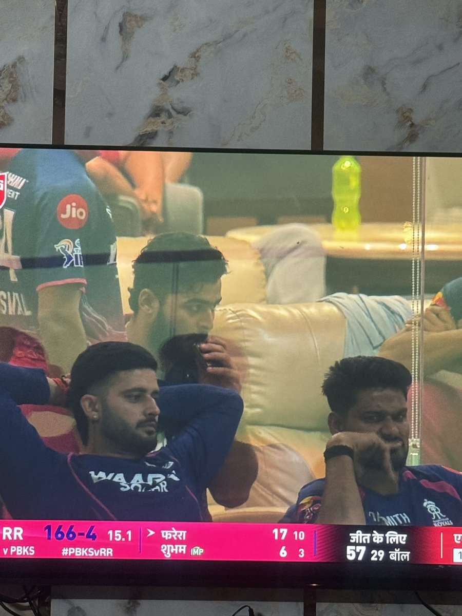 piku09_'s tweet photo. Was that a vape? Isn’t it illegal? @ParagRiyan smoking vape in the dugout????
@rajasthanroyals @BCCI https://t.co/ai4W5tezVX