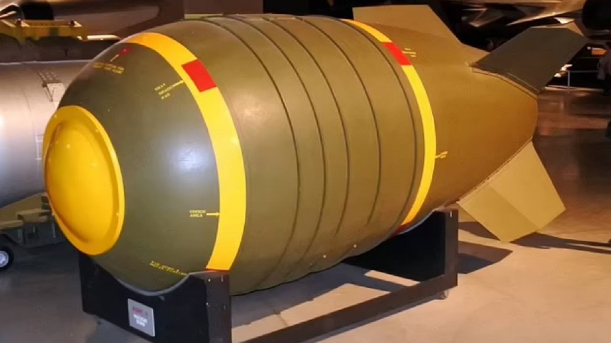 آقــا ایــــرَج  tweet media