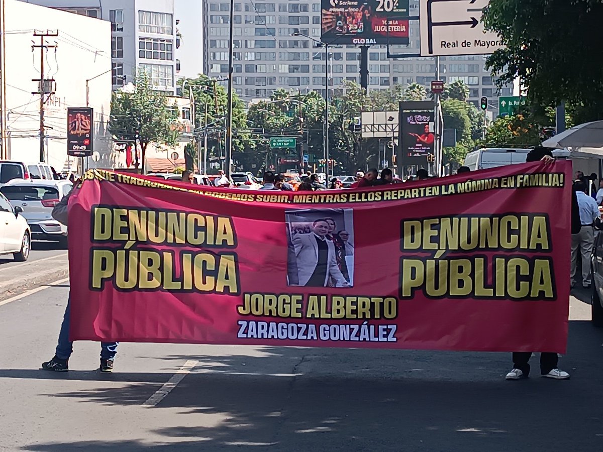 MonserratE14038's tweet photo. @SergioMayerb @mario_delgado @SEP_mx @Mx_Diputados También hubieran tocado el tema del nepotismo y de los funcionarios que ganan 100 mil pesos en un mes y tienen a toda la familia trabajando en la @SEP_mx https://t.co/YXeUDR44xJ