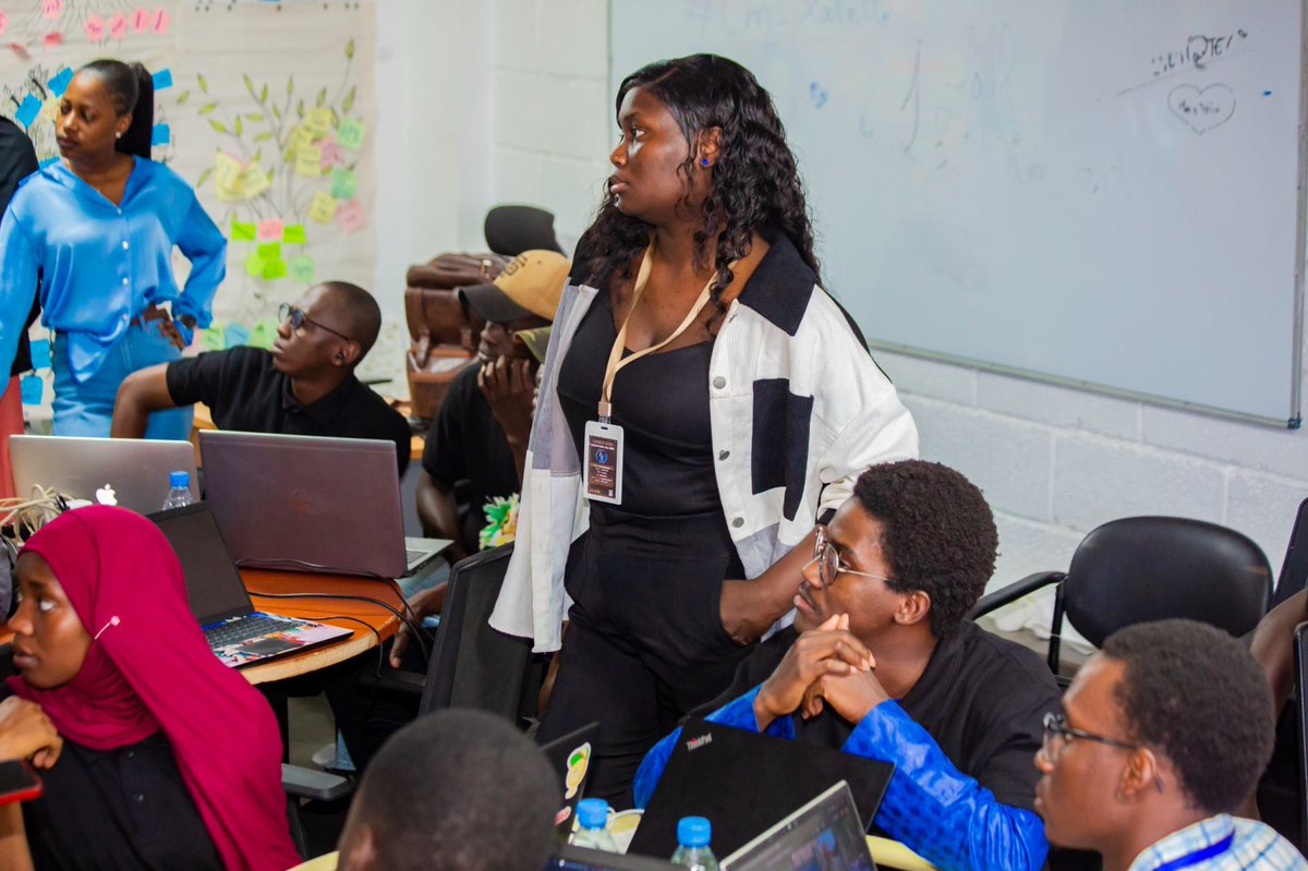Adji_Anta_Dabo's tweet photo. 🇸🇳🌍 Afrique accueille, Dakar célèbre : Orange Connect 

Coach sur le Hackathon JOJ 2026 à l’ODC Dakar : 72h d’innovation, de doutes et de persévérance.
Malgré les difficultés, les hackeurs ont tenu bon et trouvé des solutions 💡
Fière d’avoir contribué 

#JOJ2026 #ODC #Sonatel https://t.co/jTqGXCvjri