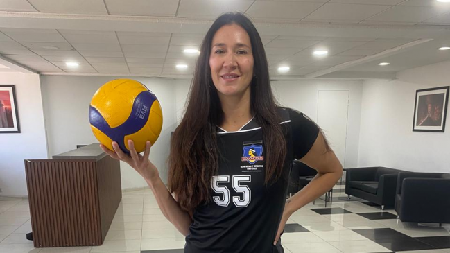 Cris Vorpahl y su llegada al voleibol de Colo Colo: "Es un regalo poder vivir esto a mis 36 años" tinyurl.com/3ch87yhs