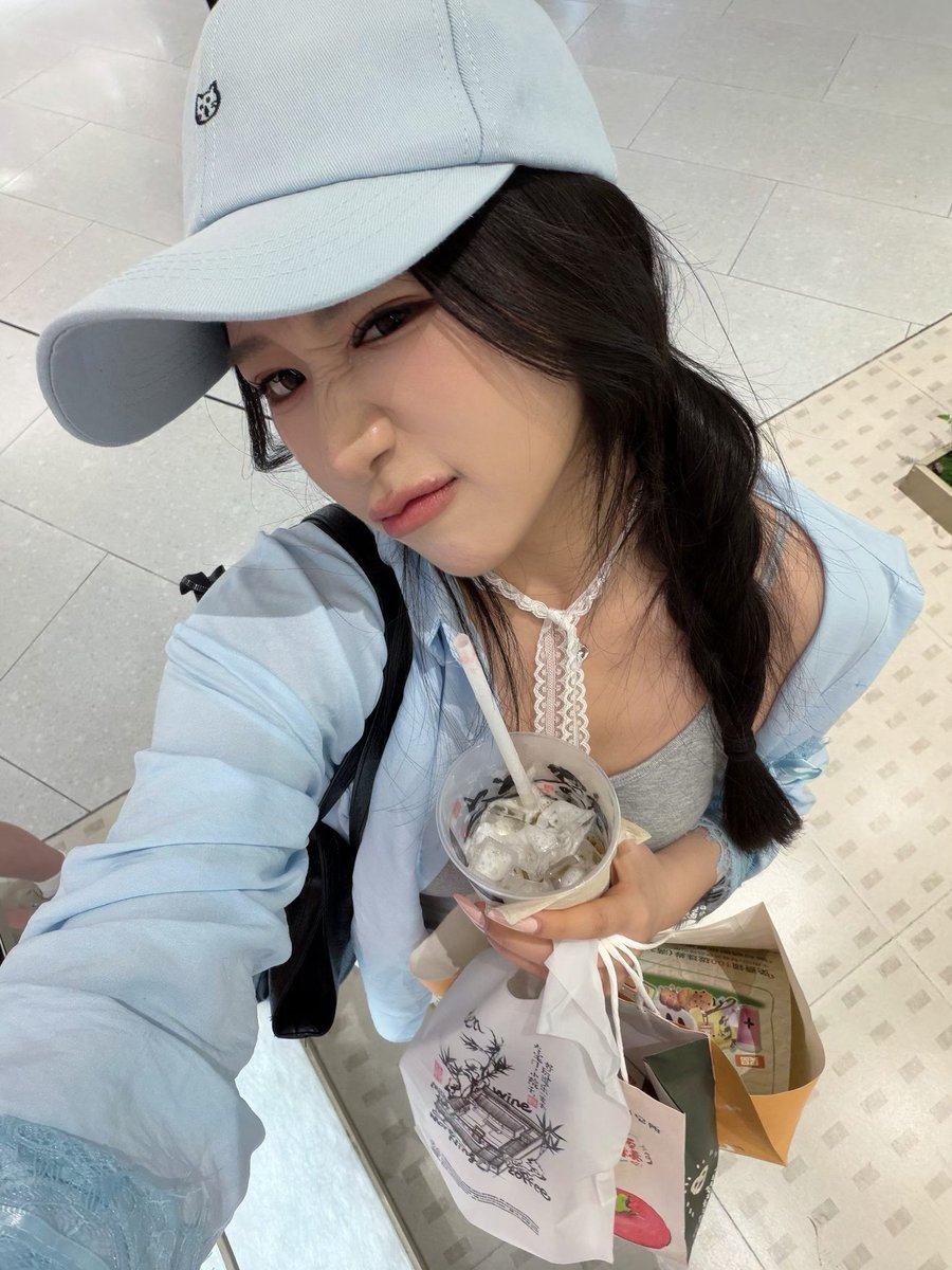ooohdoubleT's tweet photo. 听说把把勃起的🐔套进卷纸的纸筒里，可以测评🐔🐔的大小，有男菩萨可以拍一个看看吗看
#小狗日记 #女大 #女大学生  #穿搭 #反差  #羞辱 #射屏 #评价 #问答 https://t.co/mZgTUT2Axi