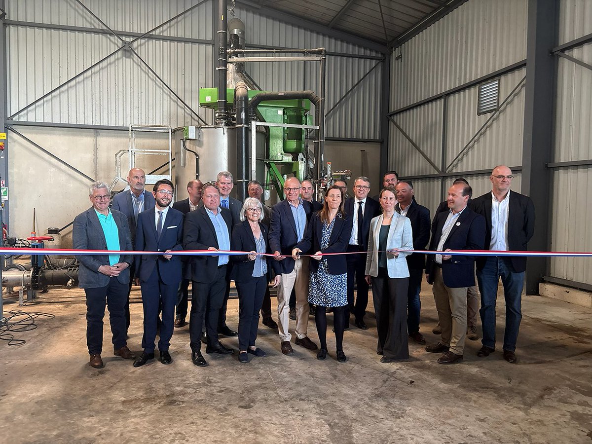 Prefet91's tweet image. #Inauguration | ✂️ La préfète de l’Essonne, accompagnée du sous-préfet d’Étampes, a inauguré Usine Méthagase à Angerville.

Porté par 12 agriculteurs engagés, ce projet s’inscrit dans un cadre réglementaire exigeant et contribue concrètement à la transition énergétique.

🌱 Le