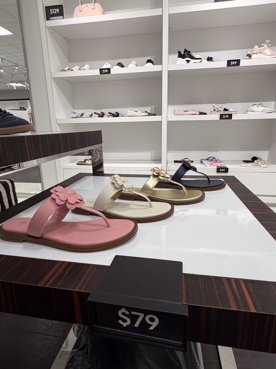 OutletGburg's tweet image. Mother’s Day Gifting Moments at Michael Kors ✨👜✨

Enjoy 20% off your purchase of $200 or more* now through May12th!

*Terms, conditions, and exclusions apply. Limited time only. See a store associate for details.

#gettysburgoutlets #gettysburg #accessories #sale #mothersday