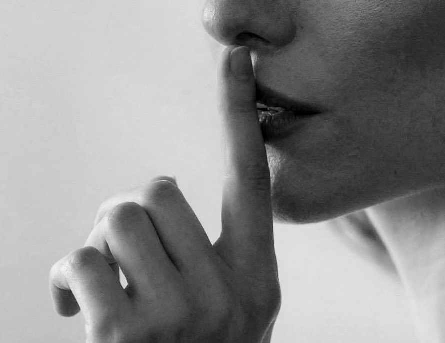 Todo lo que puede ser dicho, puede ser dicho claramente y de lo que no se puede hablar, hay que guardar silencio.

Tractatus Logico-Philosophicus
✍🏻 Ludwig Wittgenstein