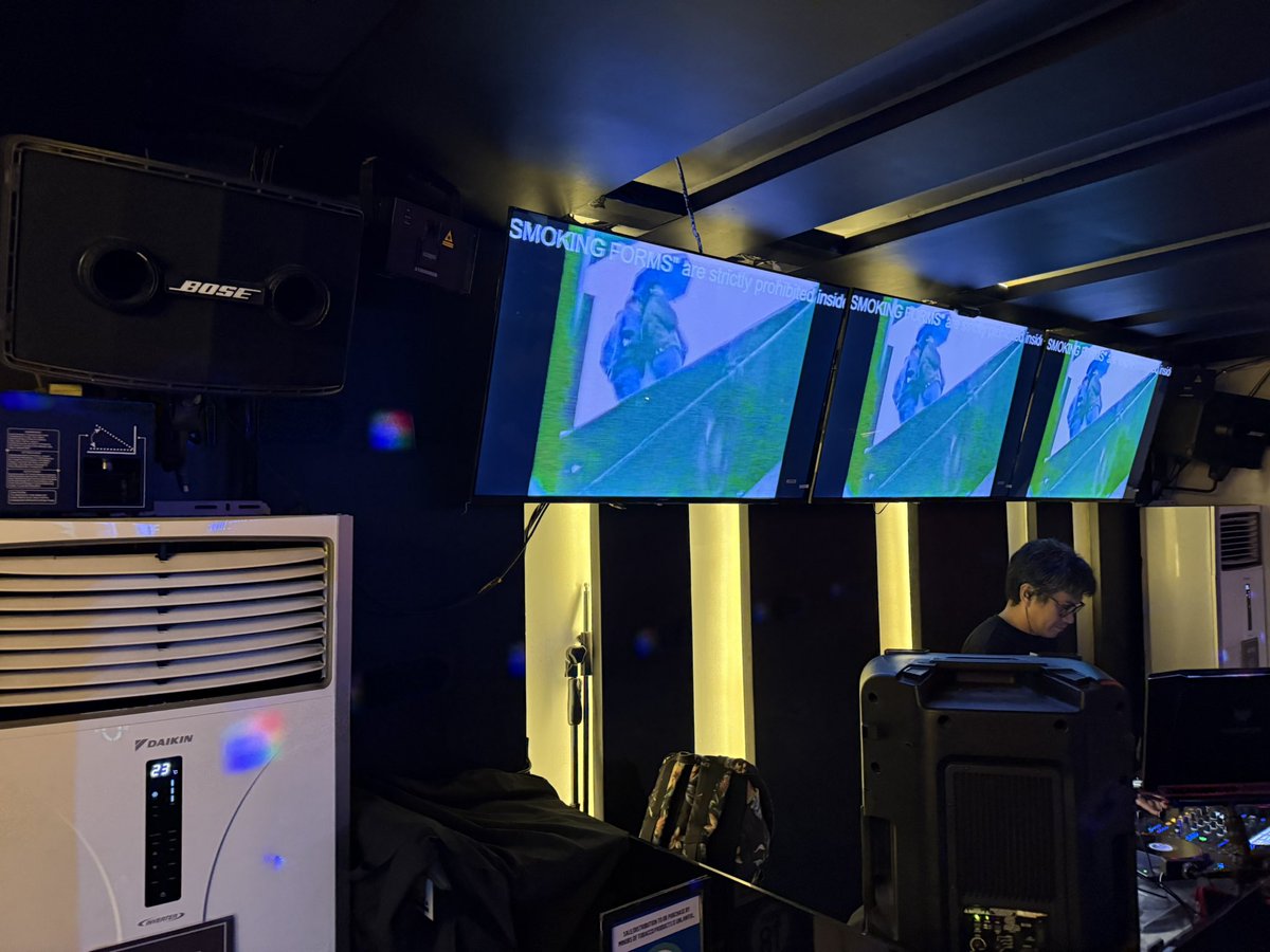 Taisho_Now's tweet image. I couldn’t take my eyes off the DJ’s hands.

Not just the music —
the way everything is controlled behind it.

From here, it looks simple.

But up close, it’s a different world.

#buildinpublic #indiedev #sounddesign #uiux #creatorlife