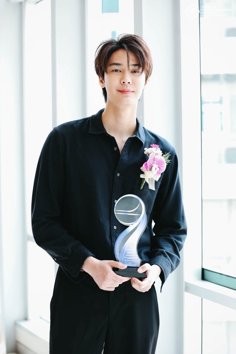 ติน tweet media