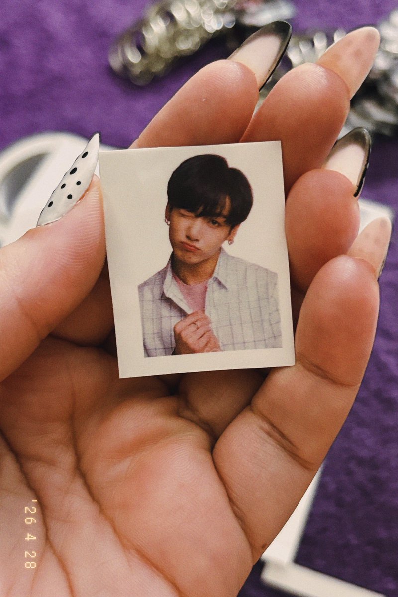 MLRBTS's tweet photo. quem vai querer tatuagem com a carinha do jungkook??? https://t.co/xptRRHLGlg