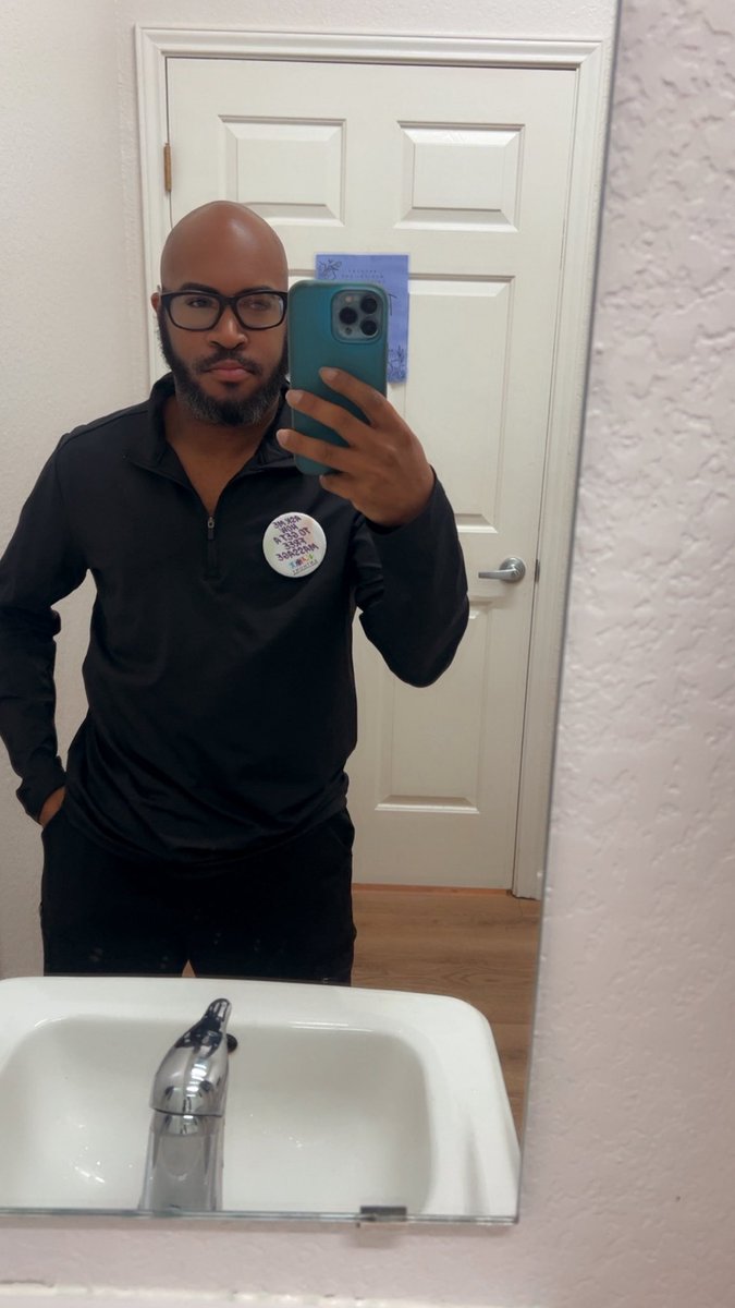Rod_J0's tweet photo. Work selfies https://t.co/0fGTrBw9k4