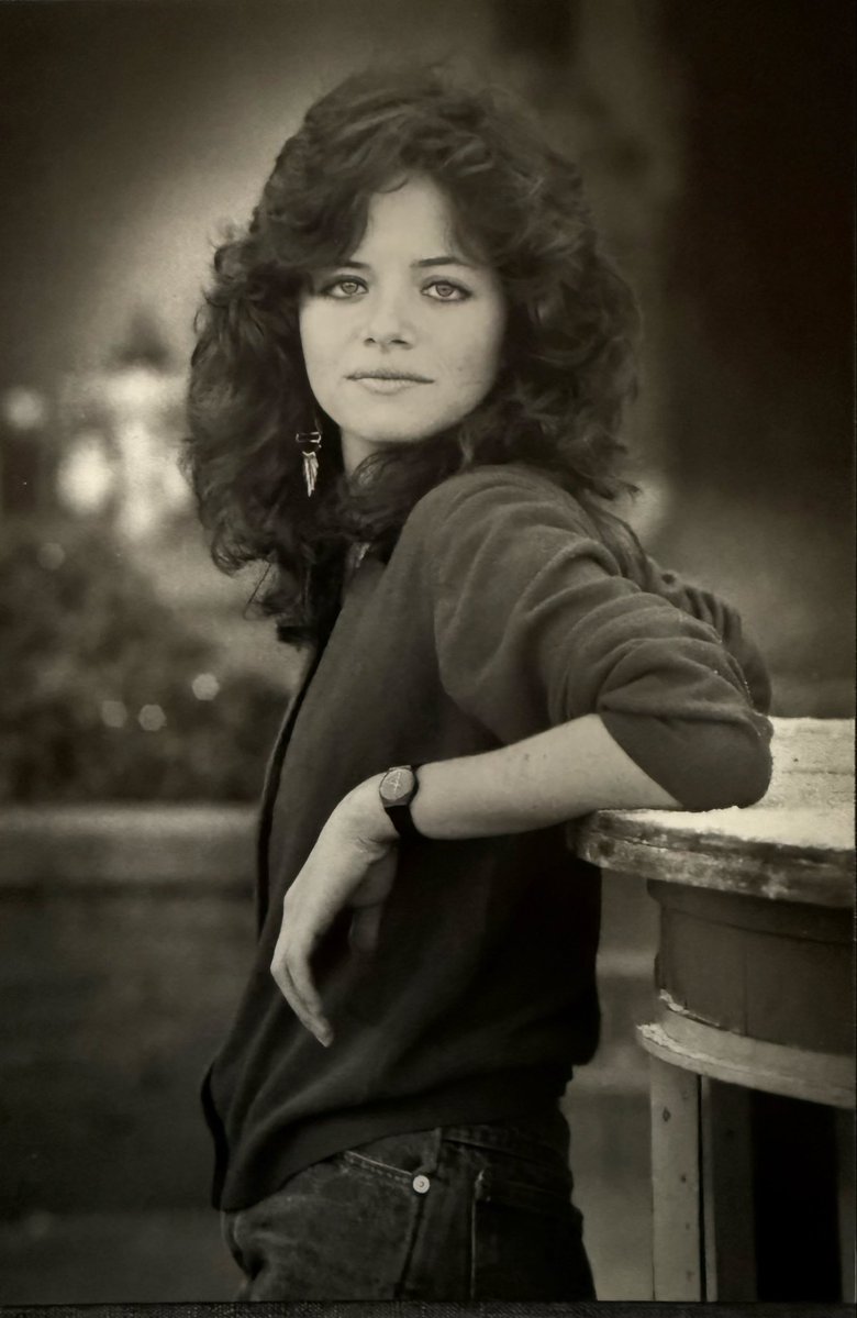 AndreaMcCarren's tweet image. The advantage to going through old files is you uncover gems like this. I finally understand why people have told me my entire life that I look like @Wolfiesmom Sally Field, and “@alexisbledel ‘s mother.” 😂 How bout that hair?! #hair #throwback