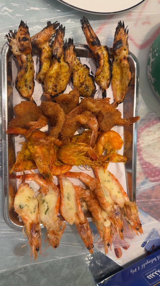 Elms1203's tweet photo. Eat all you can 🥰🥰😋 #prawns https://t.co/42E0Pyj1Is