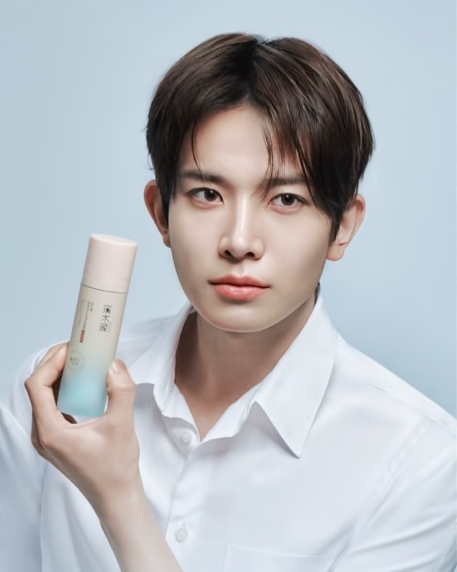 ไอเชี่ยย! สูทขาว เซ็ทผม ถ่ายคู่กับสกินแคร์ หล่อสะอาด ดูดี มากเหมือนอาบน้ำวันละสิบรอบ ฮีซึงโครตหล่อโครนคุณชายเลยกูแพ้อะไรแบบนี้ ㅠㅠㅠㅠㅠㅠ😭😭😭😭😭😭😭😭😭😭🩵🩵🩵🩵🩵