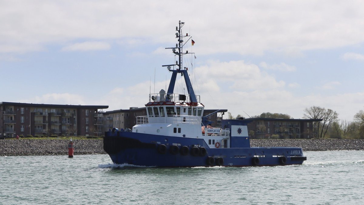 RickyGTS's tweet image. Tuesday is my #TUG‘sday 🙋‍♂️ Heute mit viel #Fairplay 😉 #Warnemünde 📸 #Schlepper