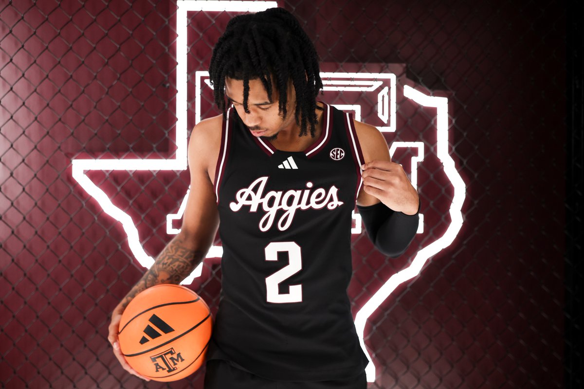 aggiembk's tweet photo. He's an Aggie 👏 https://t.co/kfodwxrMxQ