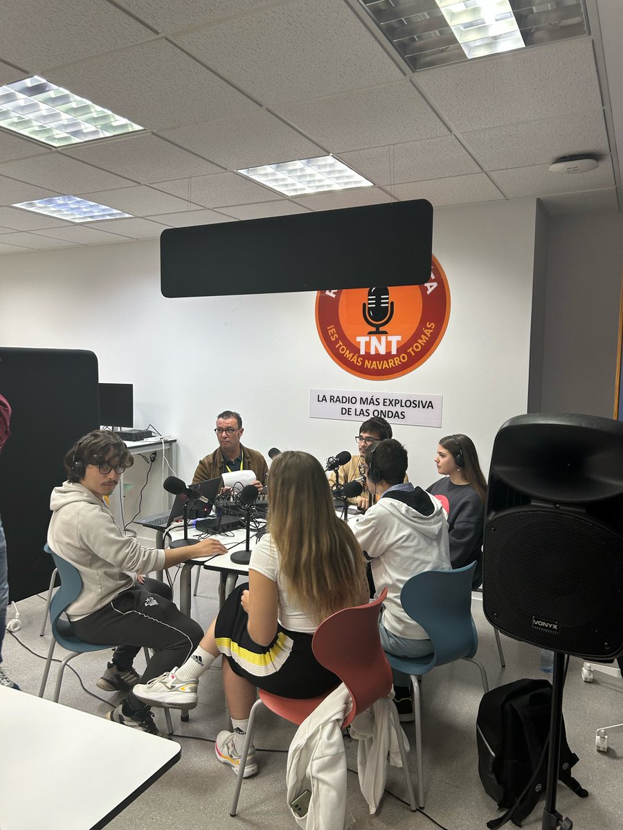franjavier_gon's tweet photo. Nueva emisión de #RadioDinamitaTNT @iestnt . Entrevistamos al alumnado del Proyecto Inserta Incluye. @plenaCLM @Educacion_Ab @uclm_es @gobjccm https://t.co/x4rRHYX9P7