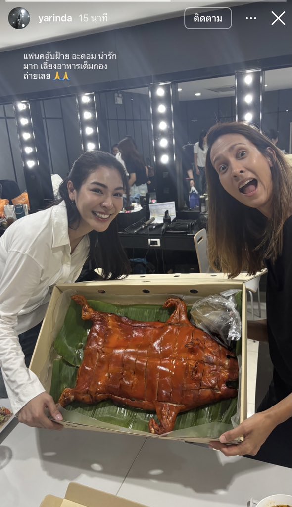 Daisy_11rose's tweet photo. หมูหันกะเทยพี่ญารินดาปลื้มหรอพี่ กินเยอะๆค่ะคนเท่ๆ

#BrokenOfLoveTheSeries #FayeAtom #FayePeraya #AtomPariya #ปิดกล้องBOLหวานน้ำตาลคว่ำ https://t.co/h9wKasn6Mo