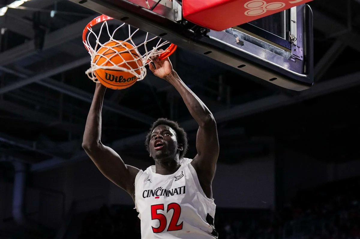 BriceMarich's tweet image. 7-foot-2 center Moustapha Thiam played #Michigan back on October 18th, 2025, for an exhibition game.

The Bearcats beat the Wolverines, 100-98, as Thiam finished with 15 points on 6-of-9 shooting. 

Six months later, he just signed and officially became a Michigan Wolverine.