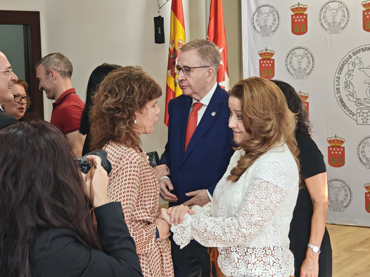 bflasquetty's tweet photo. Ayer vivimos un día importante como Académicos con la Presentación oficial de la Academia de las Ciencias Enfermeras de la Comunidad de Madrid #ACECAM 
Un acto en el que tuvimos el placer de estar acompañadas/os por los máximos representantes de la Enfermería y la Sanidad https://t.co/T8XS5qiNMc