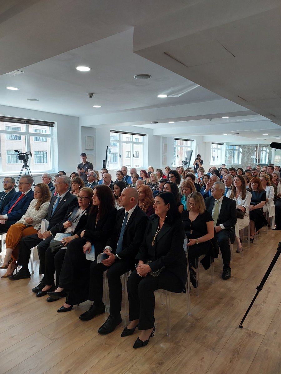 bflasquetty's tweet photo. Ayer vivimos un día importante como Académicos con la Presentación oficial de la Academia de las Ciencias Enfermeras de la Comunidad de Madrid #ACECAM 
Un acto en el que tuvimos el placer de estar acompañadas/os por los máximos representantes de la Enfermería y la Sanidad https://t.co/T8XS5qiNMc
