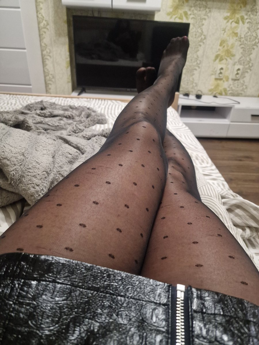 mashasilk's tweet image. Good evening! Look at me, I'm on television! Total TV star 😁😁
​#TransIsBeautiful #LegsDay #EveningVibes