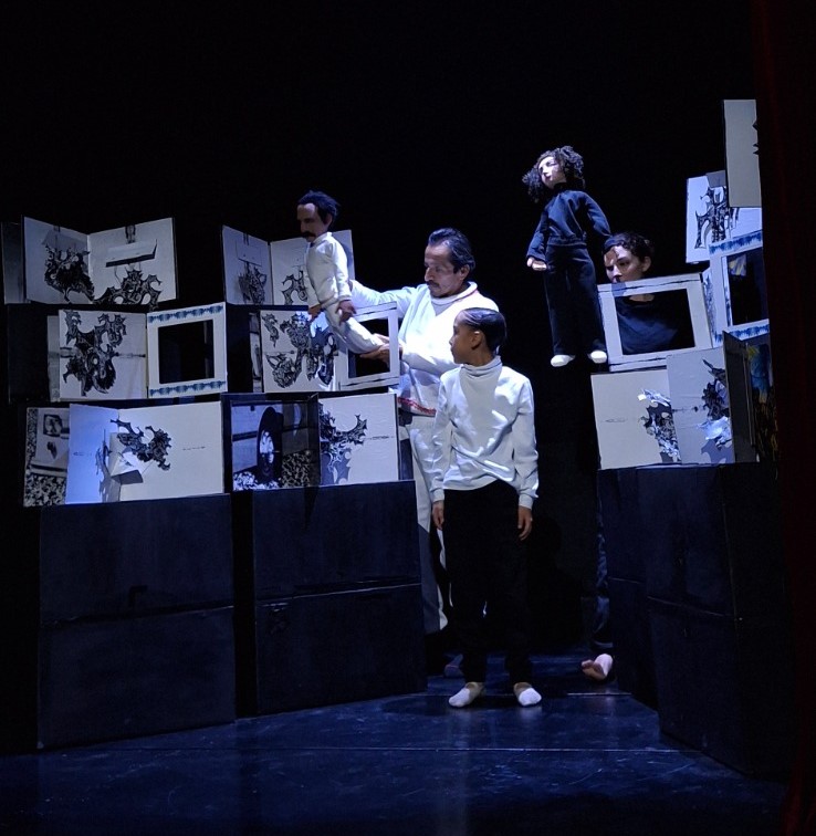 SistemaCreacion's tweet image. La migración es una problemática contemporánea en todo el mundo, y "Central América" pone el tema en el centro para sensibilizar al respecto a través del teatro de títeres. Vive la experiencia con Casa Reforma-La Coperacha (México en Escena) en #Jalisco.

30 de abril 👇