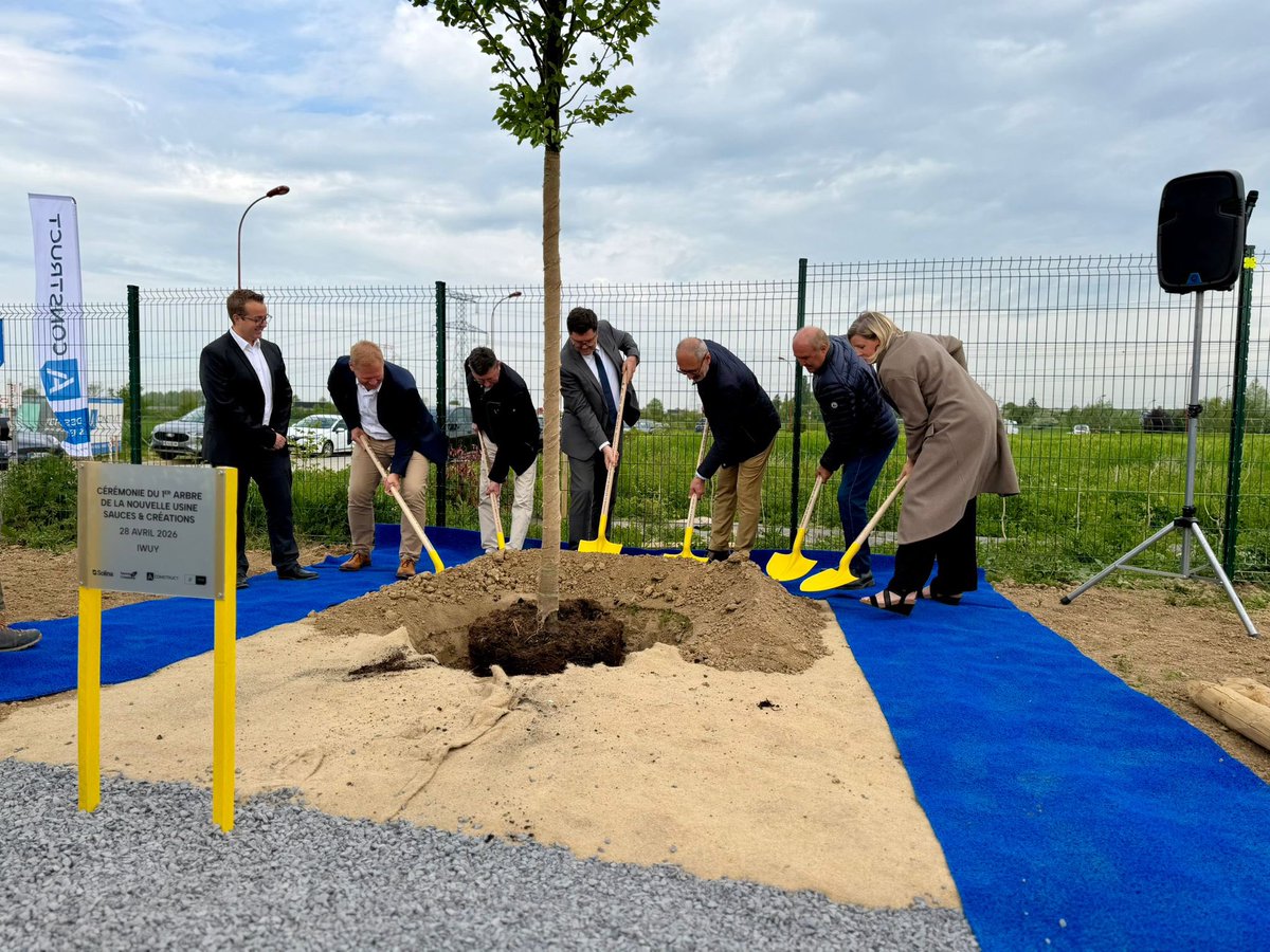 prefet59's tweet image. #Industrie #Économie #HautsDeFrance

𝐈𝐰𝐮𝐲 : 𝐮𝐧 𝐩𝐫𝐨𝐣𝐞𝐭 𝐢𝐧𝐝𝐮𝐬𝐭𝐫𝐢𝐞𝐥 𝐬𝐭𝐫𝐮𝐜𝐭𝐮𝐫𝐚𝐧𝐭 𝐬𝐞 𝐜𝐨𝐧𝐜𝐫𝐞́𝐭𝐢𝐬𝐞

🏭 Michel Gouriou, sous-préfet de Cambrai, a participé au lancement symbolique du chantier de la future usine de l’entreprise Sauces &amp;amp;