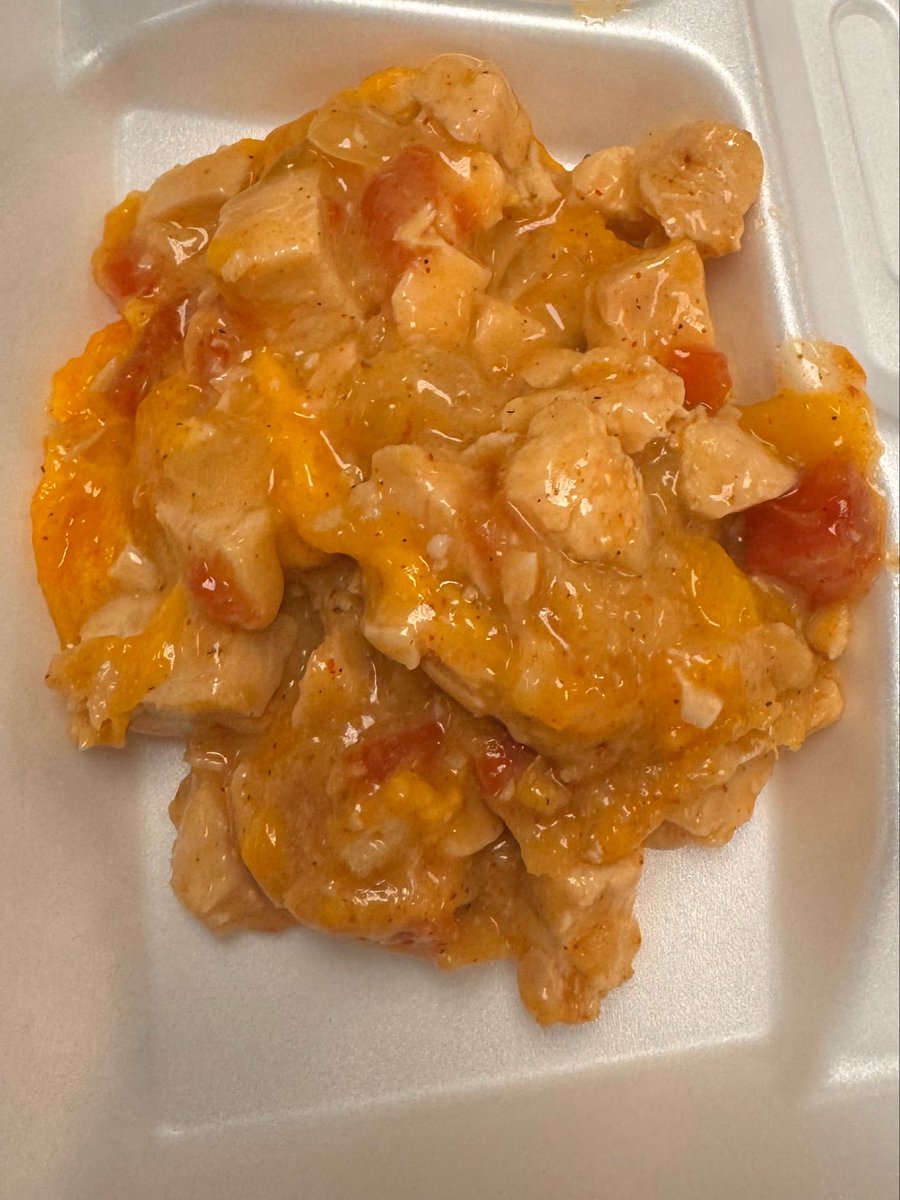 MBS_CNP's tweet photo. Last week the students at @mtnbrookjh got to preview a new menu item! The King Ranch Chicken Casserole contains chicken 🐓, cream of chicken &amp; mushroom soup, rotel 🍅 🌶️, diced onions 🧅 &amp; peppers 🫑, tortilla chips, shredded cheese 🧀 and a blend of spices 🧂#TeamCNP https://t.co/OxvFUpxh4p