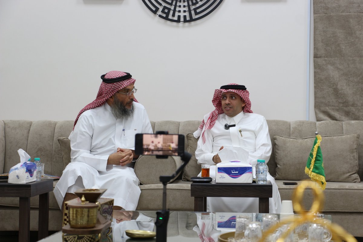 Twasul_org's tweet photo. لحظات ملهمة جمعت الفكر والقيم في أمسية مميزة
سعدنا فيها بحضوركم وتفاعلكم الذي أضفى على اللقاء روحًا خاصة 🌟
🙏 خالص الشكر والتقدير للأستاذ أحمد الحارثي
على ما قدّمه من طرح ثري وحوار عميق أثْرى عقول الحاضرين

كما نثمّن حضوركم الكريم ومشاركتكم الفاعلة
فبكم يكتمل الأثر… ومعكم يستمر العطاء 🌱
📷 نترككم مع بعض من صور الأمسية

#ديوانية_الحي
#الوعي_الفكري
#قيم_راسخة