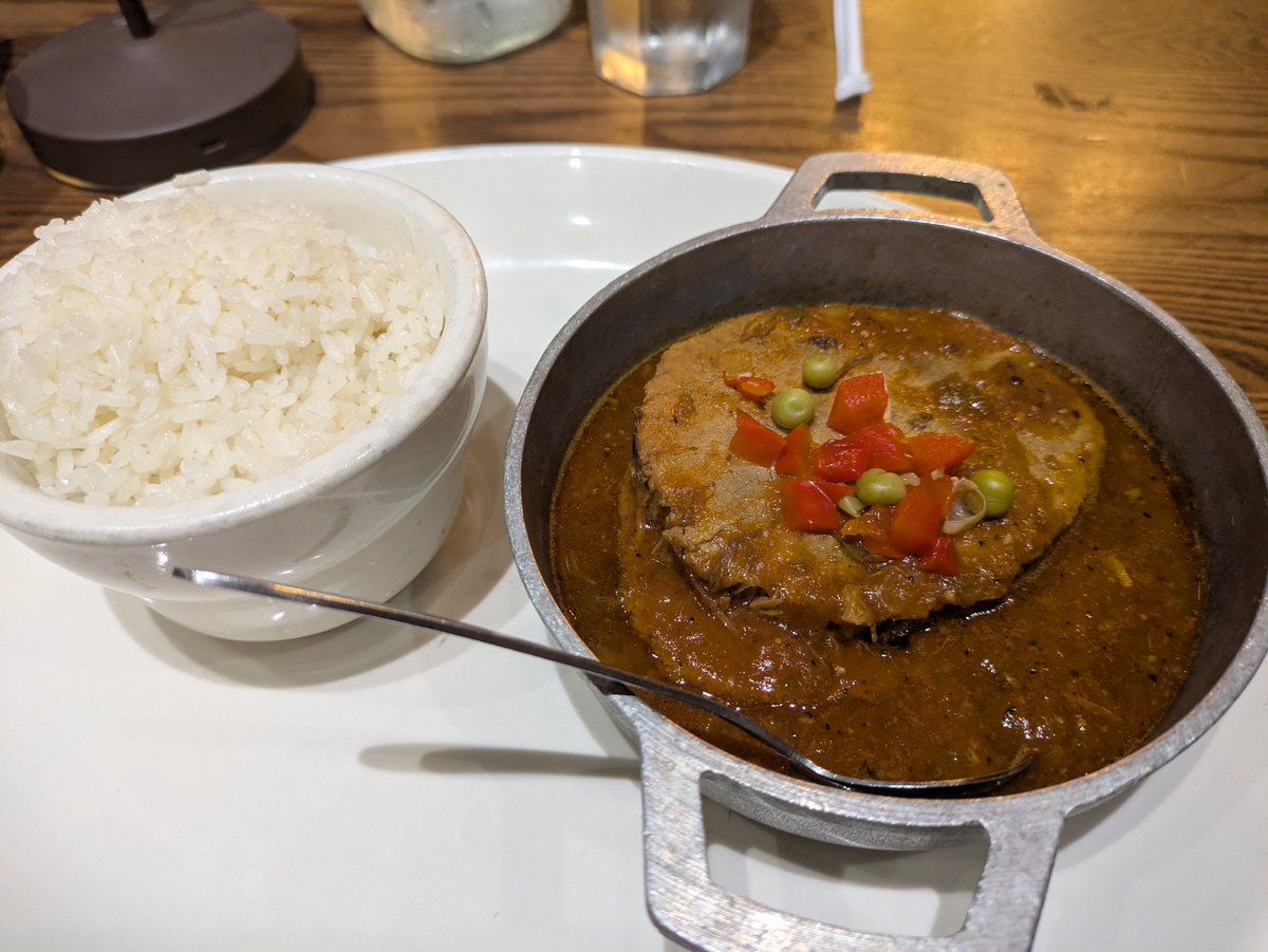 mklopez's tweet photo. Was about to order my usual grilled chicken lunch, when waitress told me the boliche (Cuban pot roast) was just coming out of the oven. #Sergios https://t.co/9CTueSUwUQ