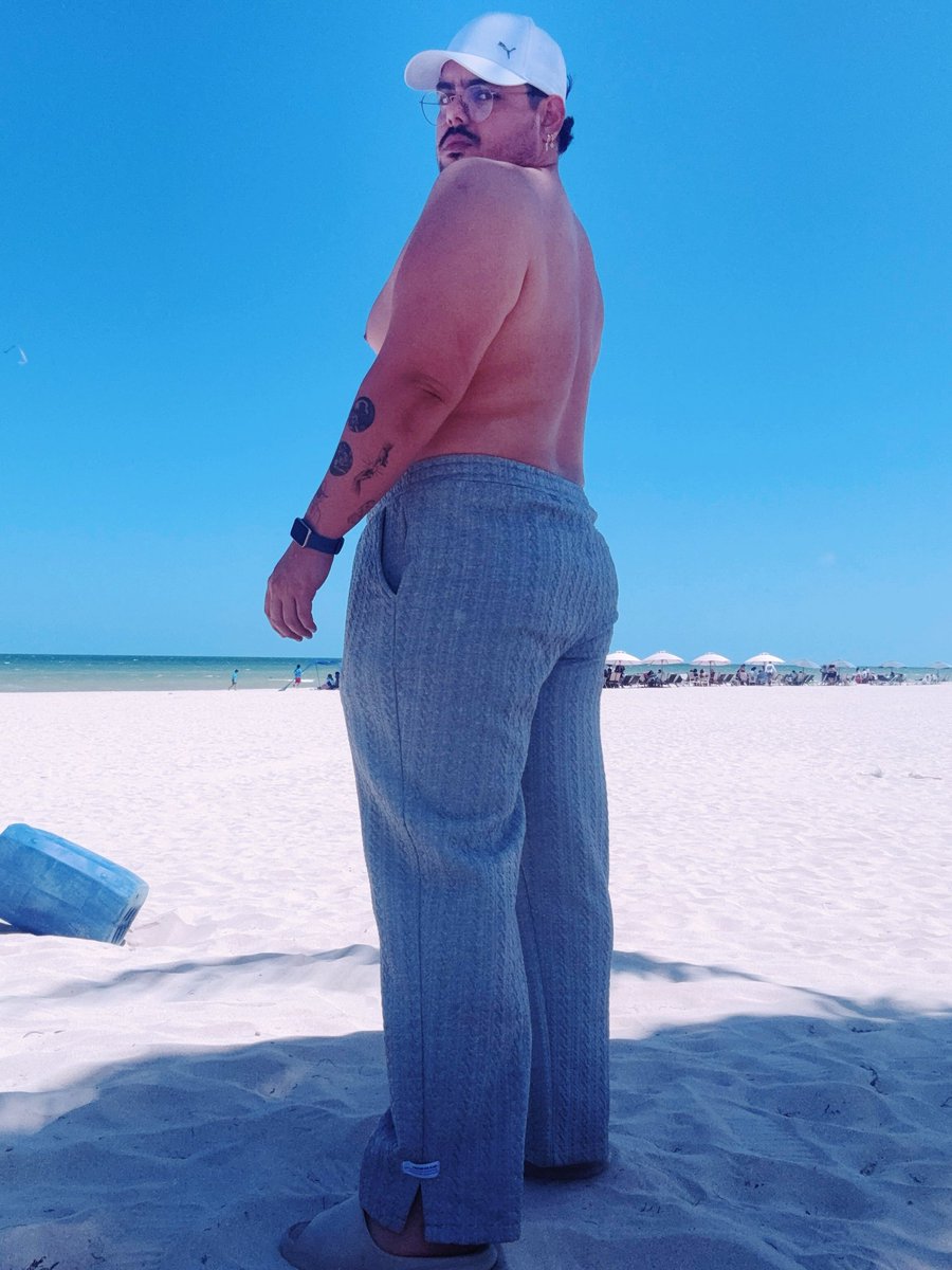roelstone's tweet photo. Beach vibes 🥵

#guy #gayboy #chudai jajaja https://t.co/on7eKlCLIP