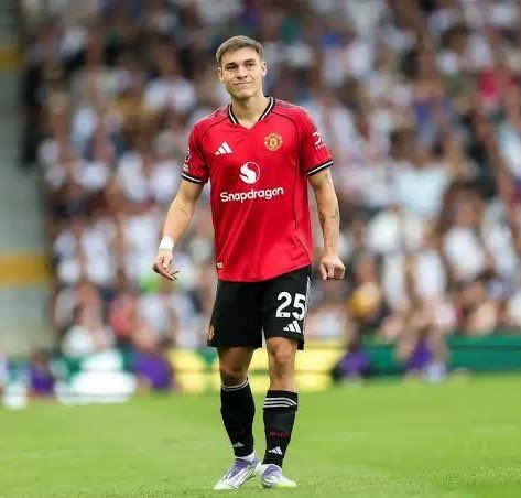 Amolo_10's tweet image. 🚨Fabrizio Romano:
"Manuel Ugarte is 95% LEAVING Man Utd this sunmer.
"There's probably a very, very SMALL chance he stays. His agent is already accessing approaches and proposals."
[@FabrizioRomano, YT]#UnitedWeWin #UTD #MUFC #mufcfans #utdfocusid #FootballTwitter