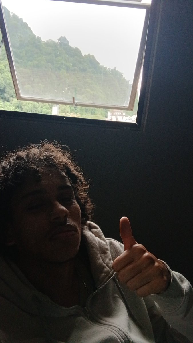 Depois dessa foto eu dormi por 1h no sofá do trabalho 🖕🏾🖕🏾