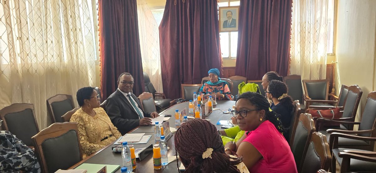 unicefcameroon's tweet image. Derrière chaque statistique sur l'éducation ou le mariage précoce au #Cameroun, il y a un visage, un rêve et une urgence. 🇨🇲✨ l'@unicefcameroon  et la #MINPROFF unissent leurs forces. Au cœur de l'échange entre la Ministre et la Représentante @NPerraultUNICEF  : transformer