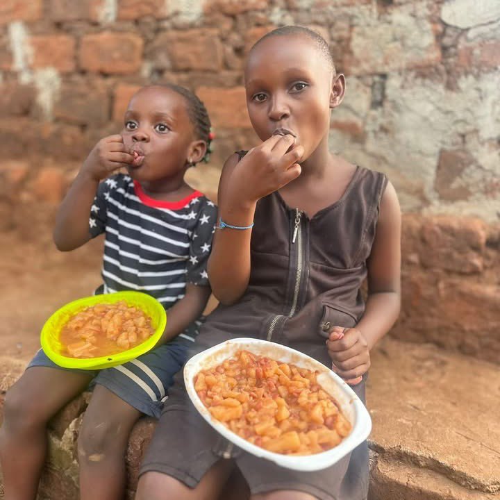 hopeforkids256's tweet image. Pure joy is a full plate and a smile to share. ❤️
Every donation helps us put food on the table for children who need it most. See the difference you're making! 

#NonProfit #GivingBack #Hope