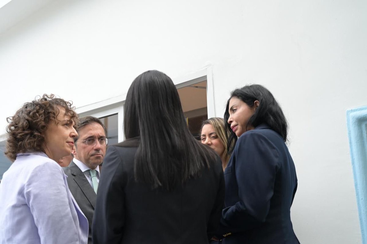 🇪🇸🇩🇴 Recibimos la visita oficial del ministro de Asuntos Exteriores de España, Sr. José Manuel Albares Bueno, con quien realizamos un recorrido por el proyecto impulsado por AECID, orientado al fortalecimiento del Sistema Integral de Atención y Protección a Víctimas de Violencia